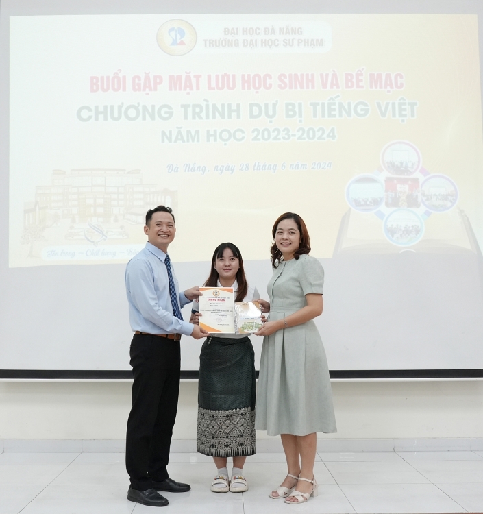​ເພີ່ມລະດັບຄວາມຮູ້​ພາສາ​ຫວຽດນາມ ໃຫ້ແກ່ນັກສຶກສາລາວ ຈາກບັນດາການເດີນທາງຕົວຈິງ