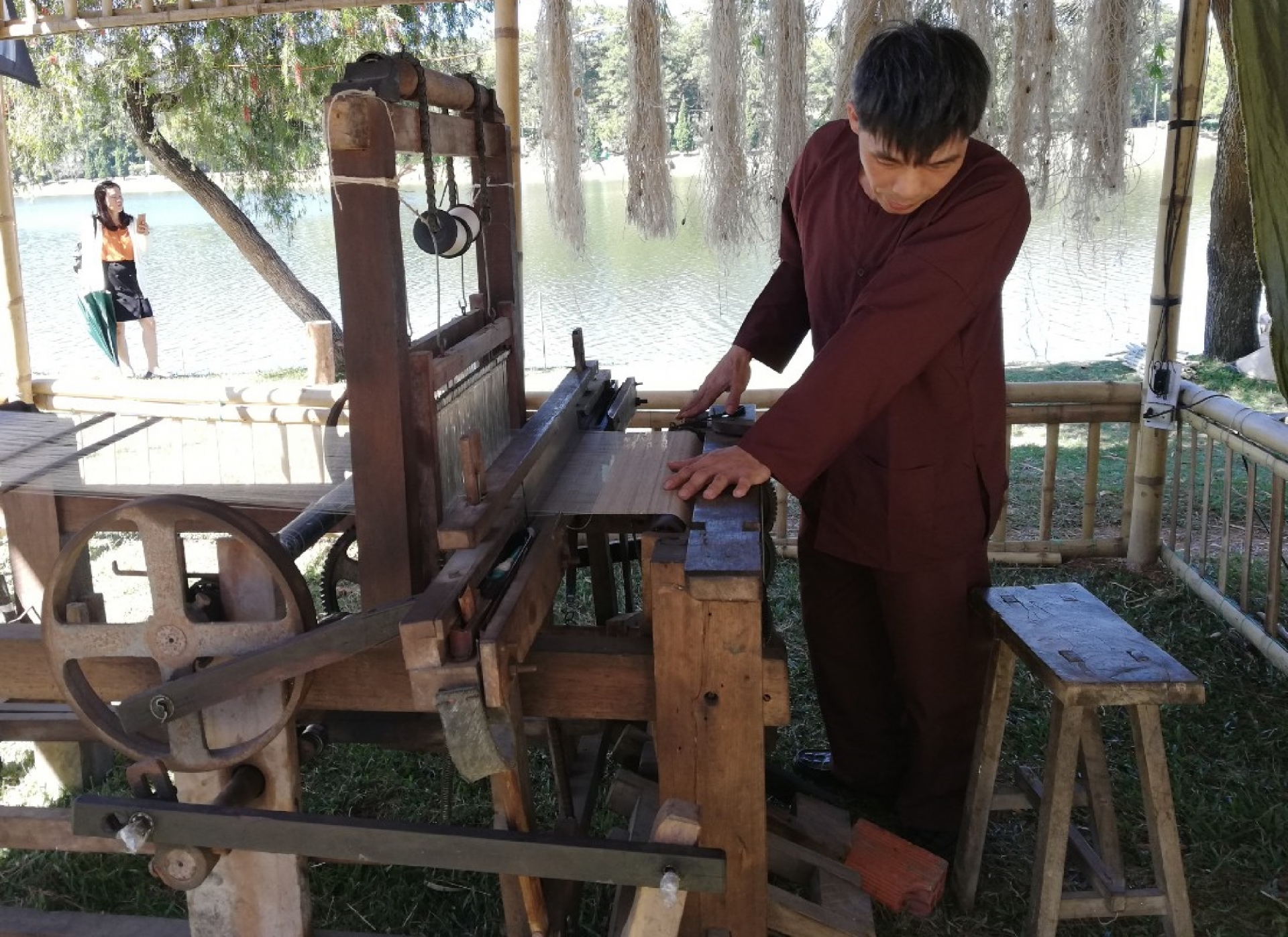 Công phu nghề dệt đũi ở làng Mẹo (Thái Bình) cong phu nghe det dui o lang meo thai binh