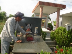 chong se bi phat tien neu bat vo o nha rua bat ngay tet