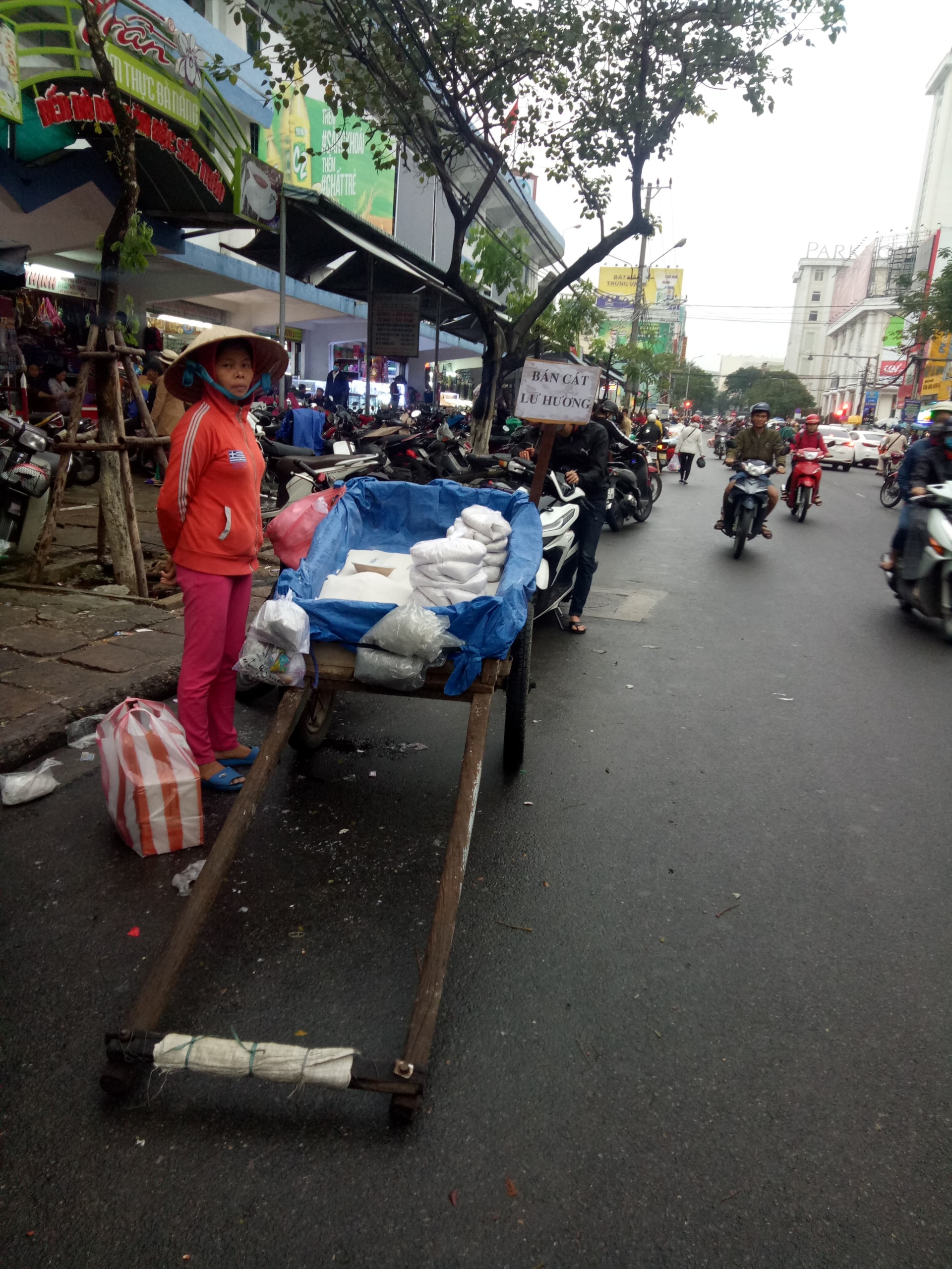 Nghề độc ở Đà Thành: Bán cát lư hương kiếm bộn tiền ngày Tết nghe doc o da thanh ban cat lu huong kiem bon tien ngay tet