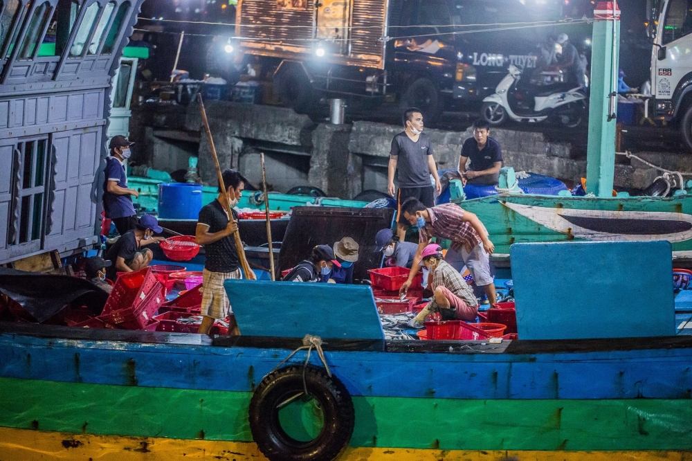 Mưu sinh ở cảng cá lớn nhất miền Trung ngày cuối năm Mưu sinh ở cảng cá lớn nhất miền Trung ngày cuối năm