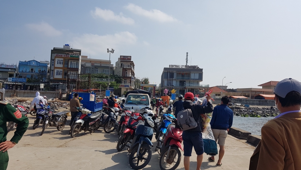 Đảo Lý Sơn tấp nập hàng Tết Tân Sửu Đảo Lý Sơn tấp nập hàng Tết Tân Sửu