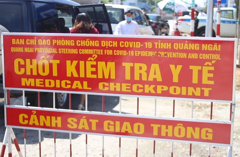 Quảng Ngãi: Tạm giữ xe khách Hùng Đức, khẩn trương truy vết hành khách xuống xe dọc đường Quảng Ngãi: Tạm giữ xe khách Hùng Đức, khẩn trương truy vết hành khách xuống xe dọc đường