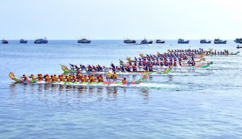 Lý Sơn rộn ràng chuẩn bị Lễ hội đua thuyền tứ linh đầu xuân Tân Sửu Lý Sơn rộn ràng chuẩn bị Lễ hội đua thuyền tứ linh đầu xuân Tân Sửu