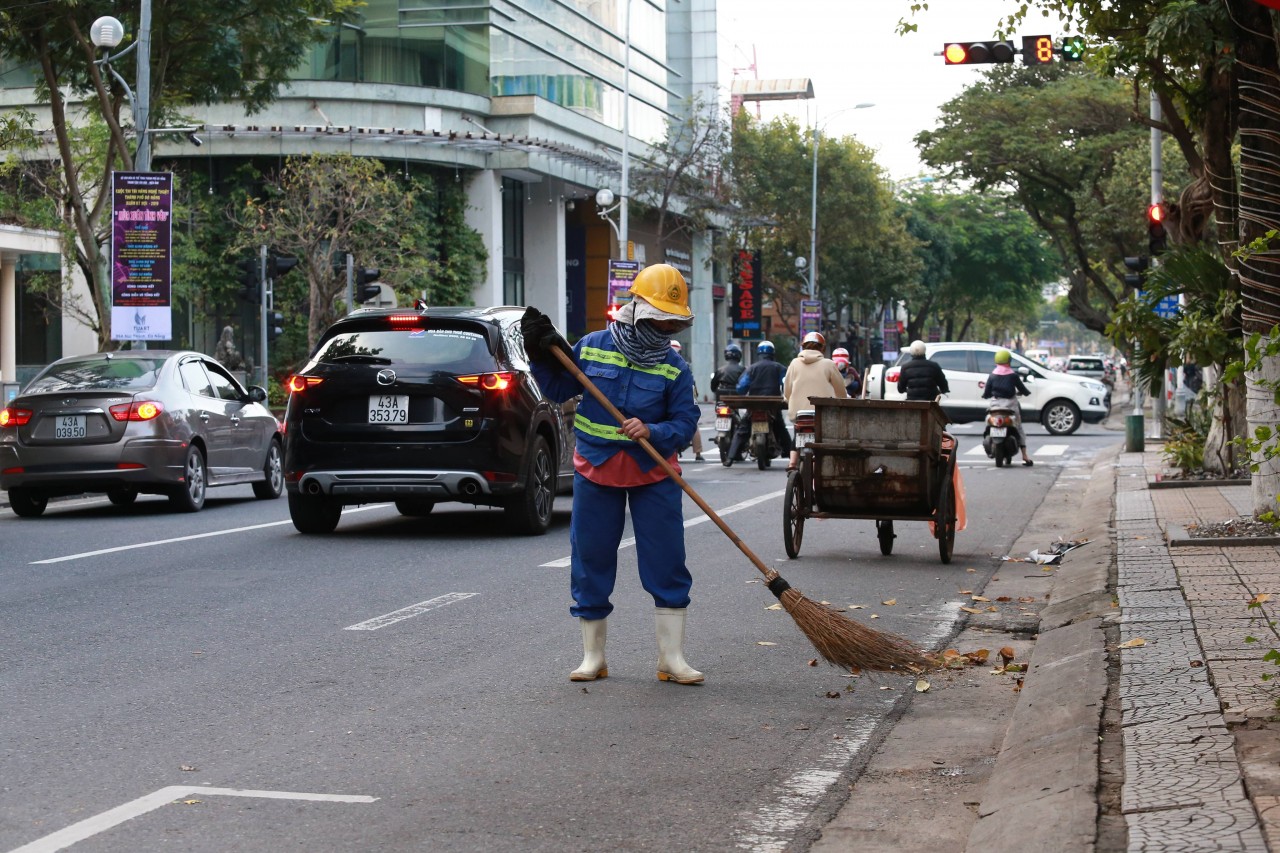 Đà Nẵng tất bật trang trí đường phố đón Tết Nhâm Dần Đà Nẵng tất bật trang trí đường phố đón Tết Nhâm Dần