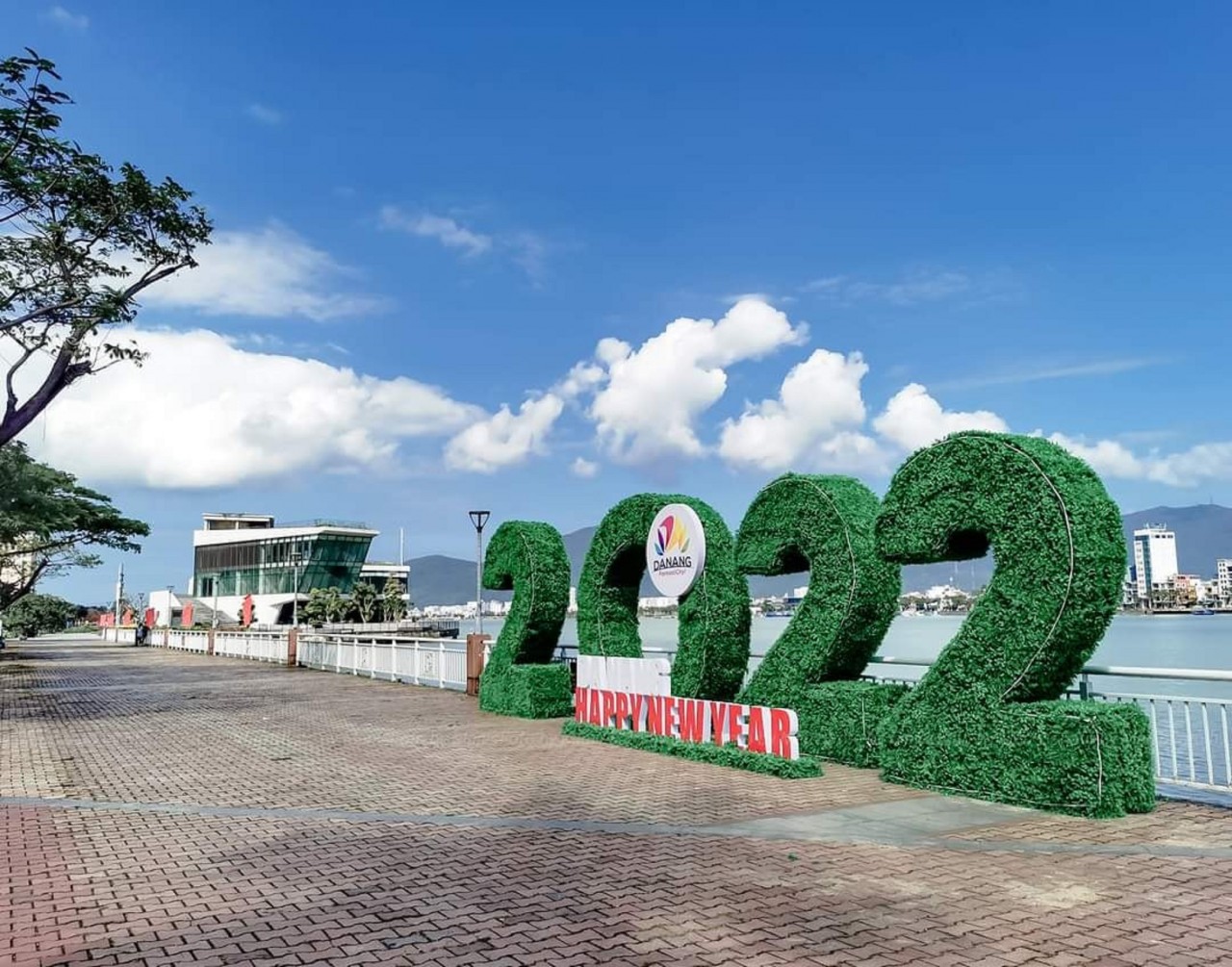 Đà Nẵng tất bật trang trí đường phố đón Tết Nhâm Dần Đà Nẵng tất bật trang trí đường phố đón Tết Nhâm Dần