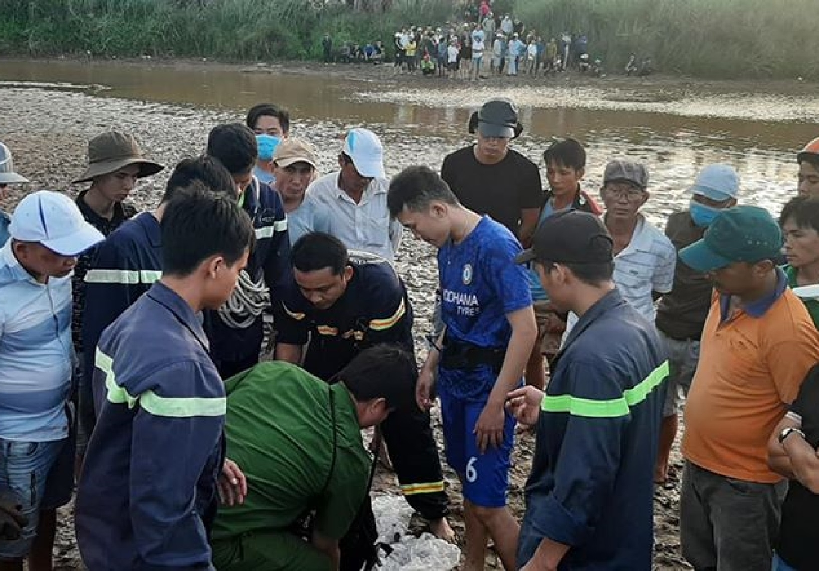 Tìm thấy 6 nạn nhân trong vụ lật thuyền ở Quảng Nam tim thay 5 nan nhan trong vu lat thuyen o quang nam