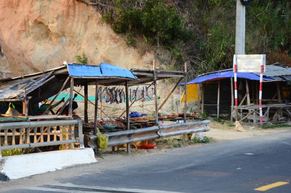 Cuộc sống êm đềm bên hồ Nam Ka Cuộc sống êm đềm bên hồ Nam Ka