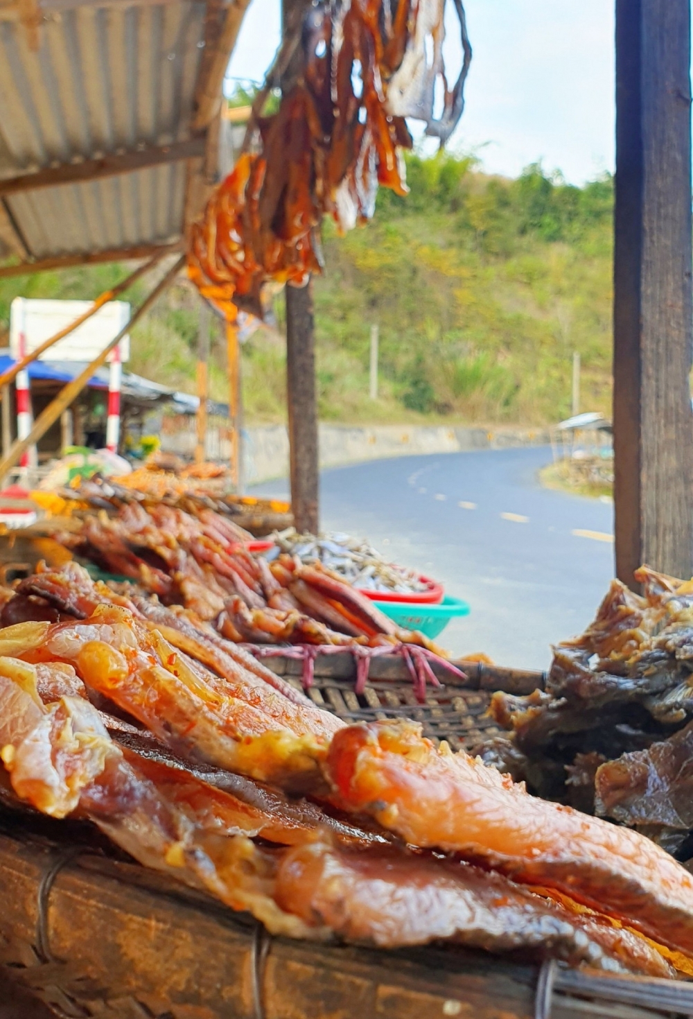 Cuộc sống êm đềm bên hồ Nam Ka Cuộc sống êm đềm bên hồ Nam Ka