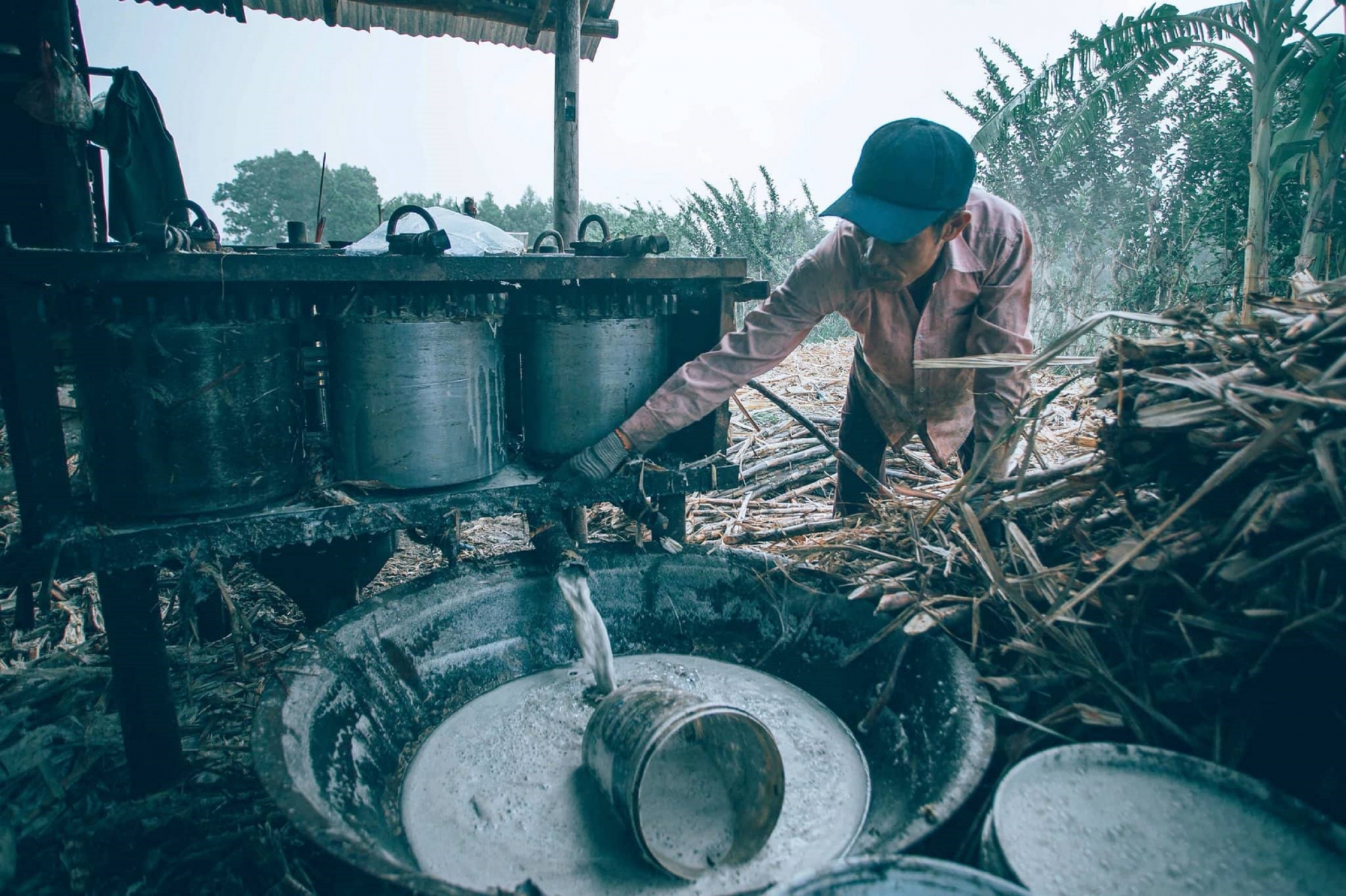 Nhọc nhằn nghề quay mật nấu đường miền trung du xứ Quảng nhoc nhan mua quay mat nau duong mien trung du