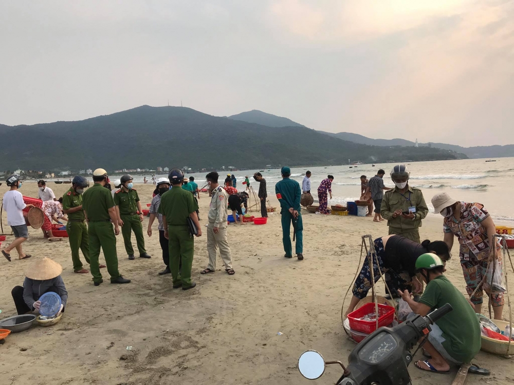 Đà Nẵng ngày biển vắng