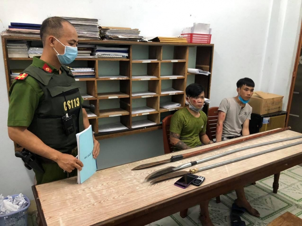 Công an Đà Nẵng nổ súng khống chế nhiều đối tượng mang hung khí đi hỗn chiến Công an Đà Nẵng nổ súng khống chế nhiều đối tượng mang hung khí đi hỗn chiến