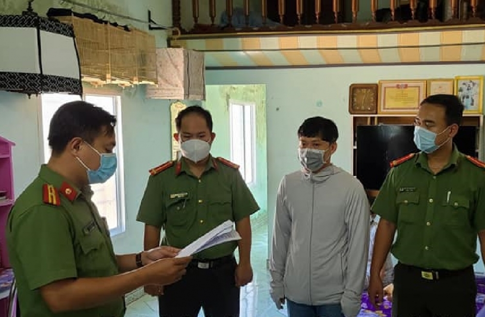 Đà Nẵng: Bắt tạm giam 2 đối tượng liên quan đường dây nhập cảnh trái phép vào Việt Nam Đà Nẵng: Bắt tạm giam 2 đối tượng liên quan đường dây nhập cảnh trái phép vào Việt Nam