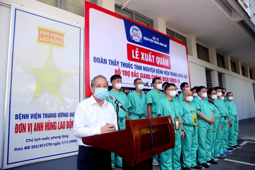 Bệnh viện Trung ương Huế cử đoàn bác sỹ giỏi đến hỗ trợ tâm dịch Bắc Giang Bệnh viện Trung ương Huế cử đoàn bác sỹ giỏi đến hỗ trợ tâm dịch Bắc Giang