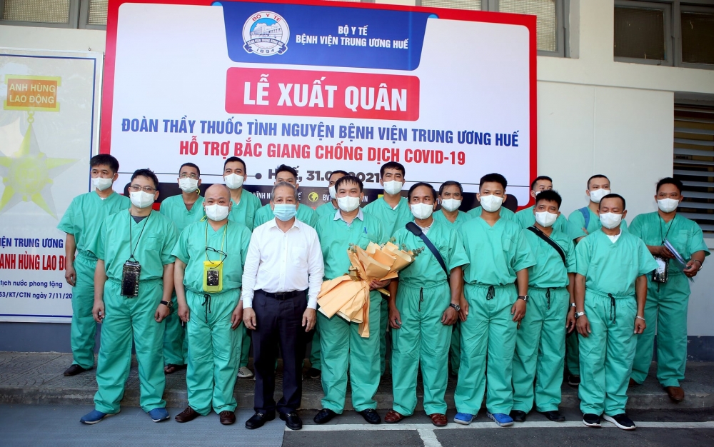 Bệnh viện Trung ương Huế cử đoàn bác sỹ giỏi đến hỗ trợ tâm dịch Bắc Giang Bệnh viện Trung ương Huế cử đoàn bác sỹ giỏi đến hỗ trợ tâm dịch Bắc Giang
