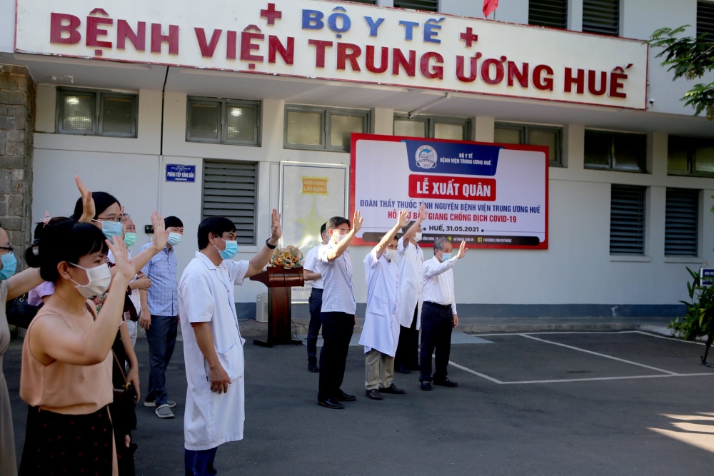 Bệnh viện Trung ương Huế cử đoàn bác sỹ giỏi đến hỗ trợ tâm dịch Bắc Giang Bệnh viện Trung ương Huế cử đoàn bác sỹ giỏi đến hỗ trợ tâm dịch Bắc Giang