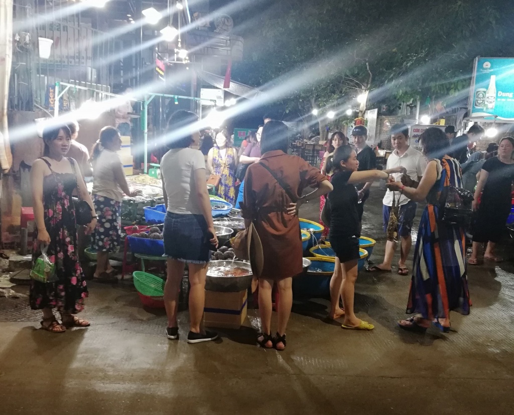 Lý Sơn: Mộ gió, Âm linh tự và "thiên đường du lịch mới" ở Việt Nam ly son mo gio am linh tu va thien duong du lich moi o viet nam