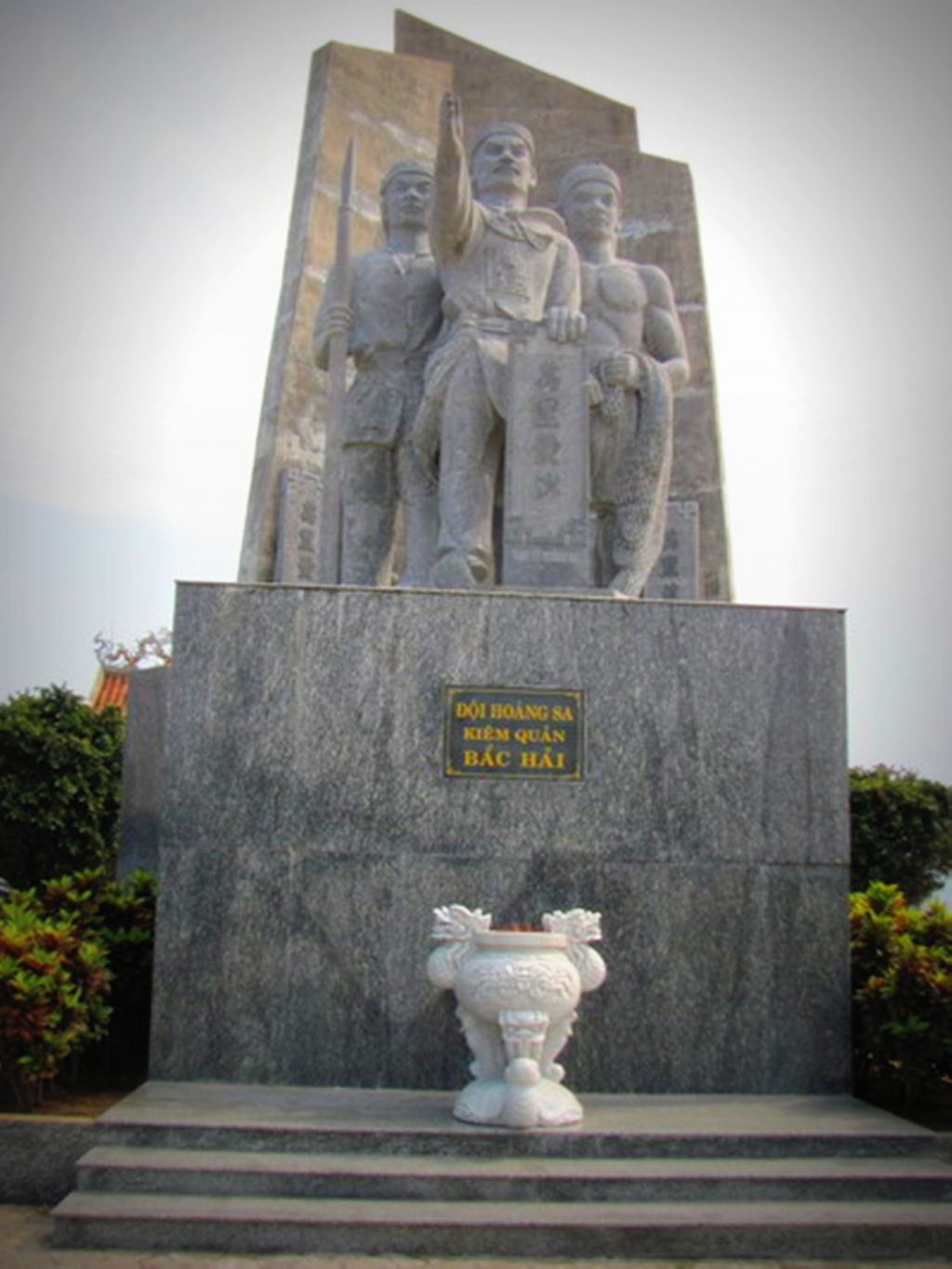 Lý Sơn: Mộ gió, Âm linh tự và "thiên đường du lịch mới" ở Việt Nam ly son mo gio am linh tu va thien duong du lich moi o viet nam
