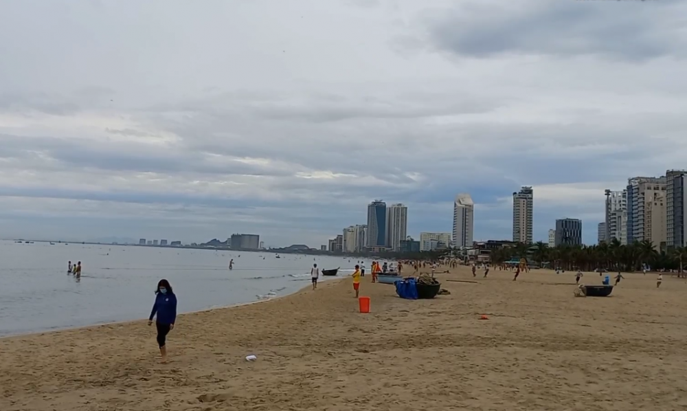 Đà Nẵng “mở” biển, cả thành phố nhộn nhịp trở lại Đà Nẵng “mở” biển, cả thành phố nhộn nhịp trở lại