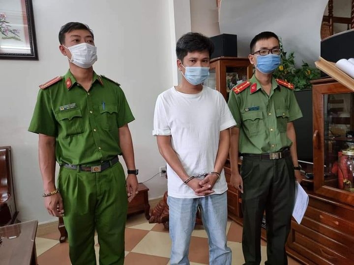 Khởi tố 4 giám đốc doanh nghiệp tiếp tay cho người nước ngoài nhập cảnh trái phép Khởi tố 4 giám đốc doanh nghiệp tiếp tay cho người nước ngoài nhập cảnh trái phép