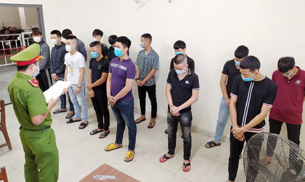 Khởi tố thêm 15 đối tượng trong vụ chém nhầm người Khởi tố thêm 15 đối tượng trong vụ chém nhầm người