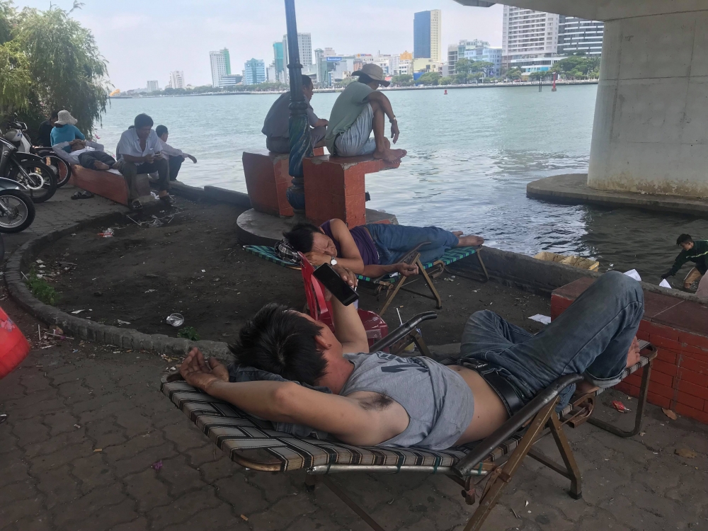 Mưu sinh mùa nắng lửa Mưu sinh mùa nắng lửa