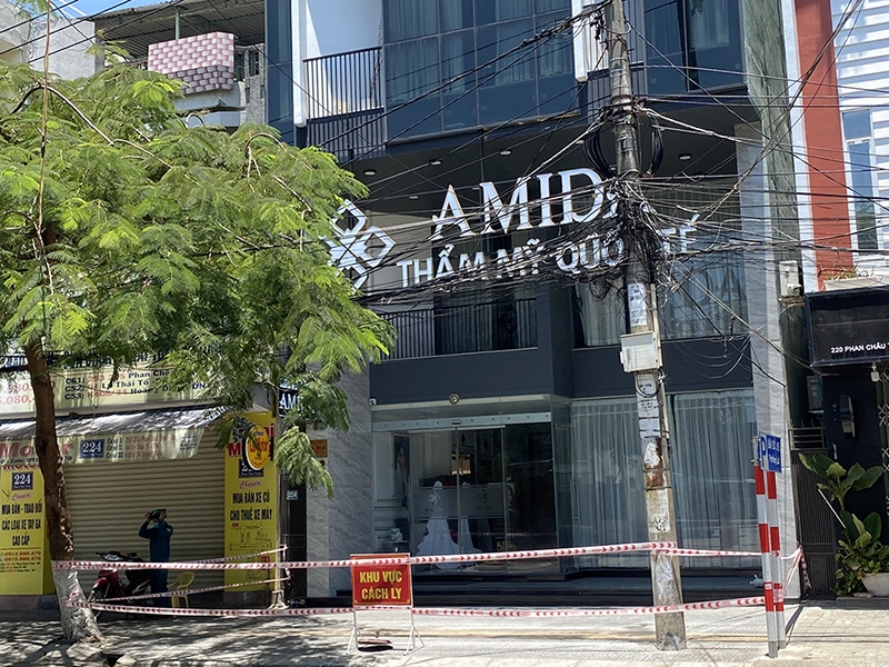Làm lây lan dịch bệnh, một giám đốc thẩm mỹ viện bị khởi tố Làm lây lan dịch bệnh, một giám đốc thẩm mỹ viện bị khởi tố