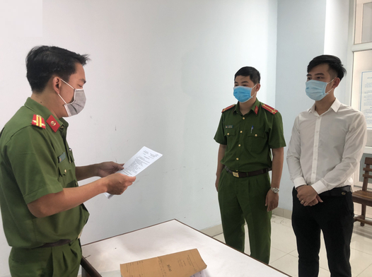 Làm lây lan dịch bệnh, một giám đốc thẩm mỹ viện bị khởi tố Làm lây lan dịch bệnh, một giám đốc thẩm mỹ viện bị khởi tố