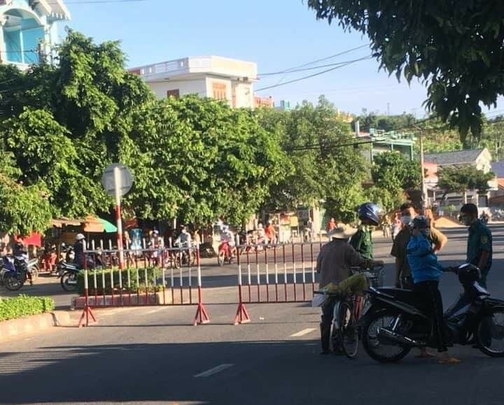 Phú Yên giãn cách xã hội TP Tuy Hòa khi ghi nhận 8 ca nhiễm cộng đồng Phú Yên giãn cách xã hội TP Tuy Hòa khi ghi nhận 8 ca nhiễm cộng đồng