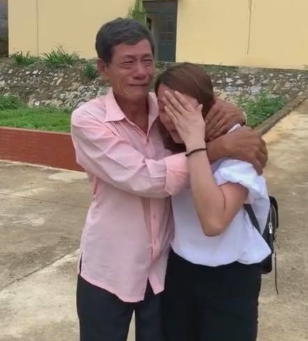 Người phụ nữ tìm lại gia đình sau 22 năm lưu lạc nhờ… Facebook nguoi phu nu tim lai gia dinh sau 22 nam luu lac nho facebook