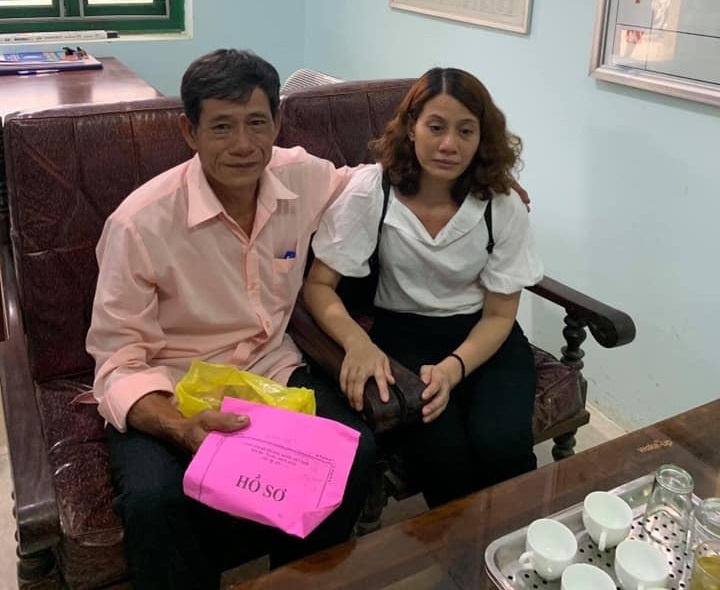 Người phụ nữ tìm lại gia đình sau 22 năm lưu lạc nhờ… Facebook nguoi phu nu tim lai gia dinh sau 22 nam luu lac nho facebook
