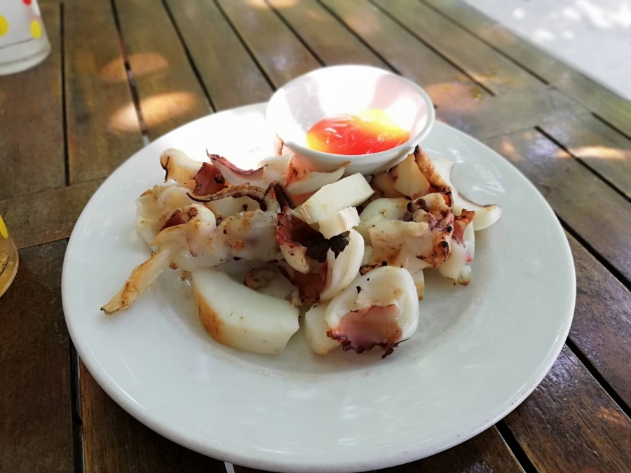 Thưởng thức món mực một nắng nổi tiếng ngoài đảo Cù Lao Chàm ngay ngat voi muc mot nang ngoai dao cu lao cham