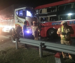 dung xem tai nan giao thong 6 nguoi bi o to tai de tu vong tai hai duong