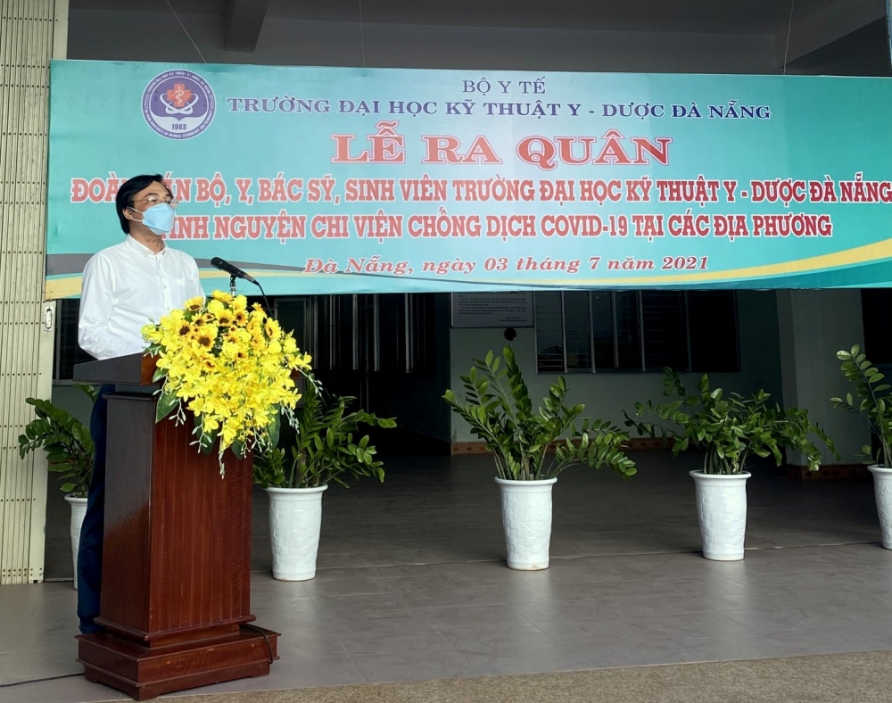 Đoàn cán bộ, sinh viên Đại học Kỹ thuật Y - Dược Đà Nẵng lên đường hỗ trợ Bình Dương và Phú Yên