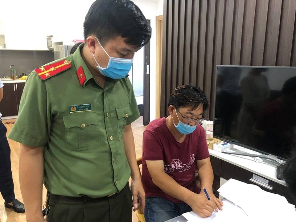 Bắt 3 người Hàn Quốc liên quan vụ án nhập cảnh trái phép vào Việt Nam Bắt 3 người Hàn Quốc liên quan vụ án nhập cảnh trái phép vào Việt Nam