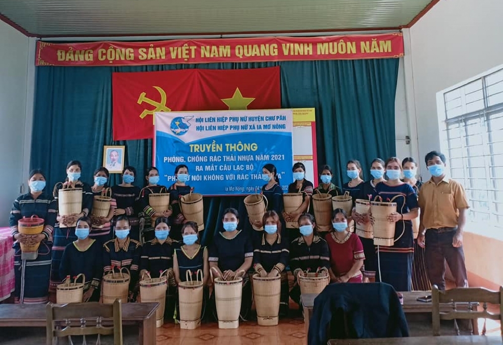 CLB thổ cẩm của chị em phụ nữ Ia Mơ Nông CLB thổ cẩm của chị em phụ nữ Ia Mơ Nông