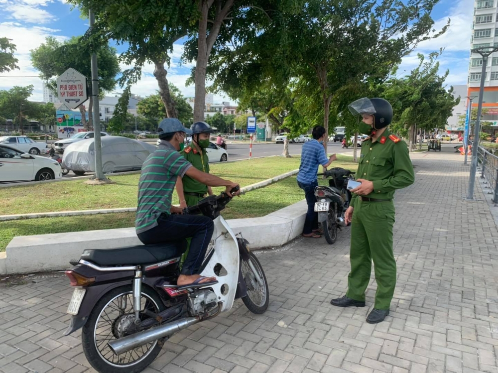 Đà Nẵng sẽ không máy móc trong việc kiểm tra, xử lý vi phạm chống dịch Đà Nẵng sẽ không máy móc trong việc kiểm tra, xử lý vi phạm chống dịch