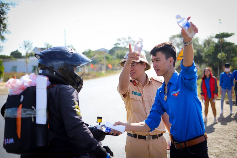 Nhiều địa phương miền Trung tạm dừng đón công dân từ vùng dịch trở về Nhiều địa phương miền Trung tạm dừng đón công dân từ vùng dịch trở về