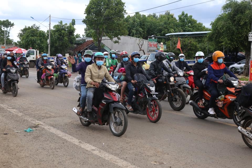 Nhiều địa phương miền Trung tạm dừng đón công dân từ vùng dịch trở về Nhiều địa phương miền Trung tạm dừng đón công dân từ vùng dịch trở về