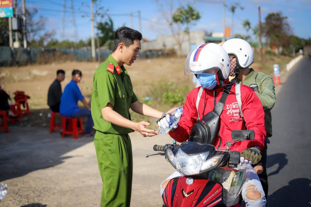 Nhiều địa phương miền Trung tạm dừng đón công dân từ vùng dịch trở về Nhiều địa phương miền Trung tạm dừng đón công dân từ vùng dịch trở về