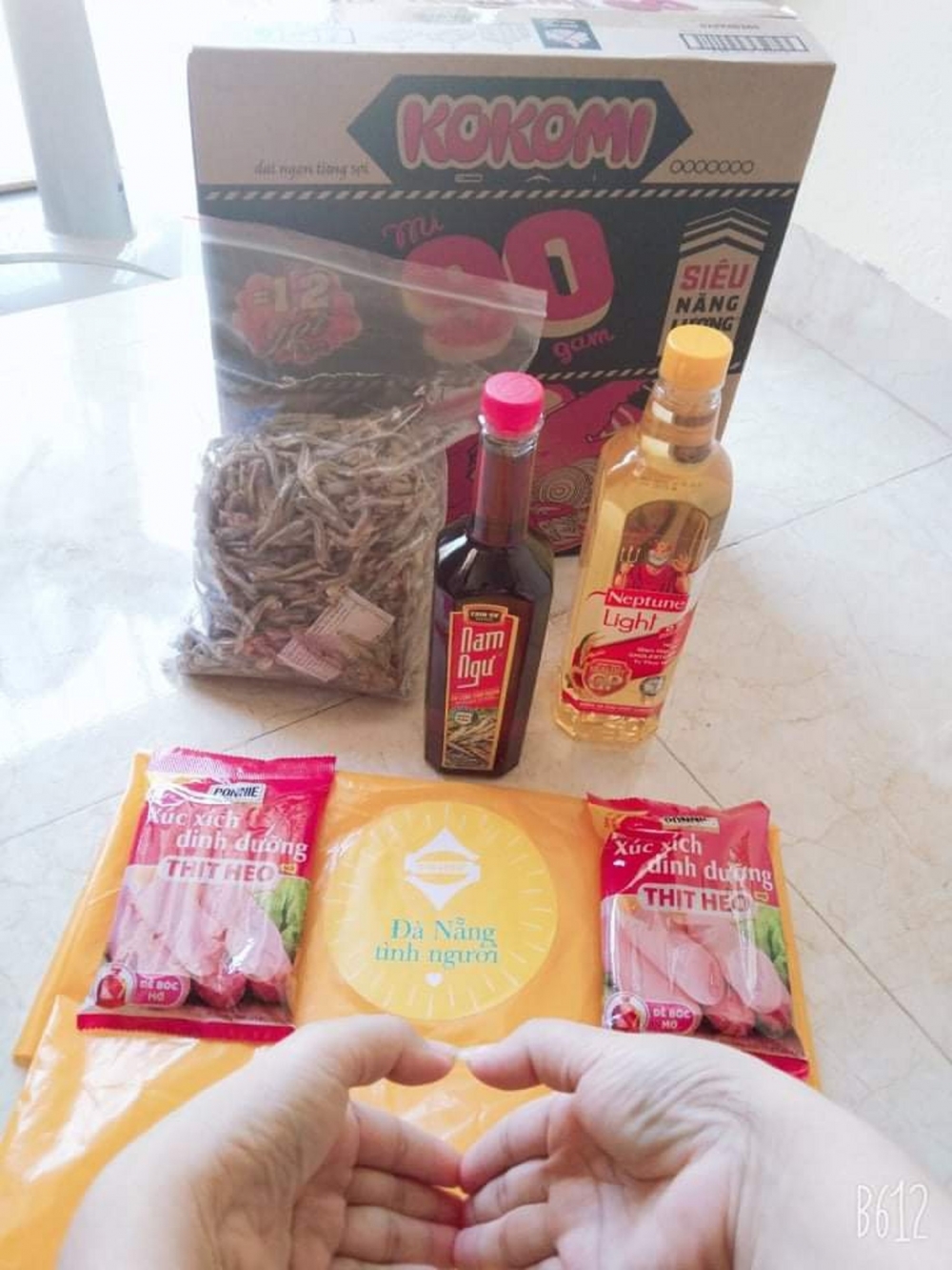 Người dân Đà Nẵng được nhận thực phẩm hỗ trợ trong những ngày đầu phong tỏa Người dân Đà Nẵng được nhận thực phẩm hỗ trợ trong những ngày đầu phong tỏa
