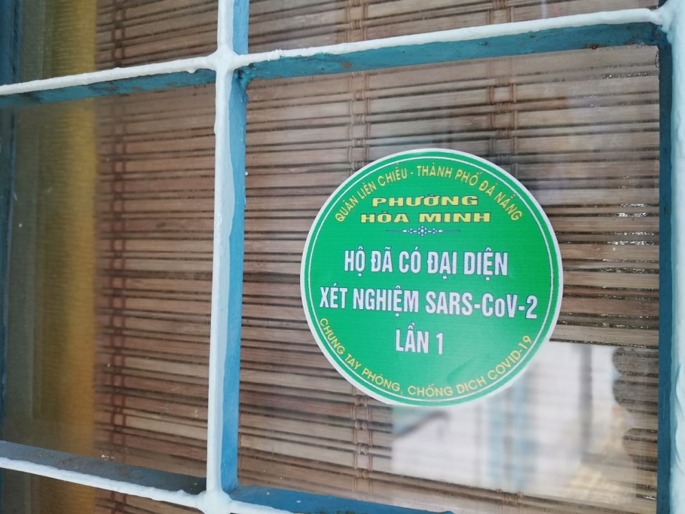 Đà Nẵng dán “tem xanh” cho các hộ gia đình đã xét nghiệm COVID-19 Đà Nẵng dán “tem xanh” cho các hộ gia đình đã xét nghiệm COVID-19