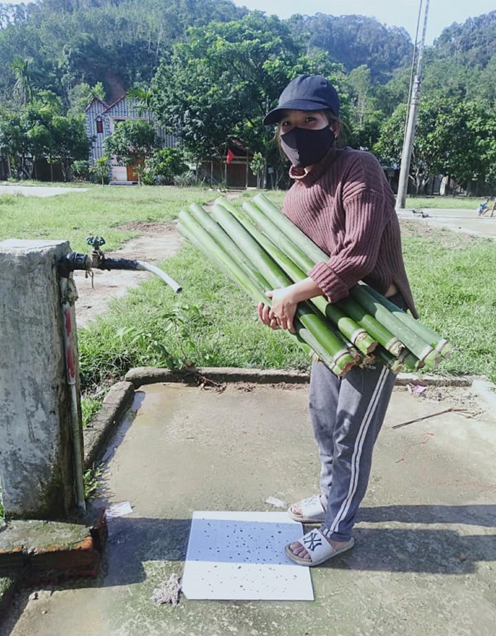 'Chống dịch' bằng cơm lam nướng 'Chống dịch' bằng cơm lam nướng