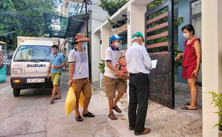 Đà Nẵng: Hỗ trợ tổ trưởng dân phố bị tai nạn nặng khi chở thực phẩm về giúp người dân Đà Nẵng: Hỗ trợ tổ trưởng dân phố bị tai nạn nặng khi chở thực phẩm về giúp người dân