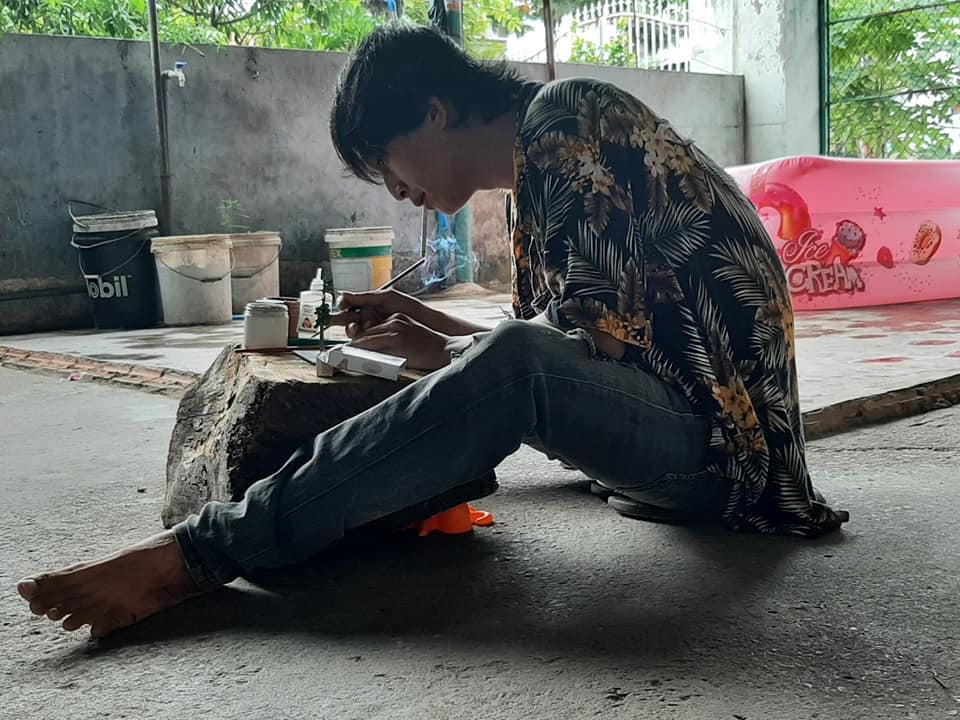 Biệt tài dựng cây cảnh mini của chàng phụ hồ quê Quảng Ngãi Biệt tài dựng cây cảnh mini của chàng phụ hồ quê Quảng Ngãi