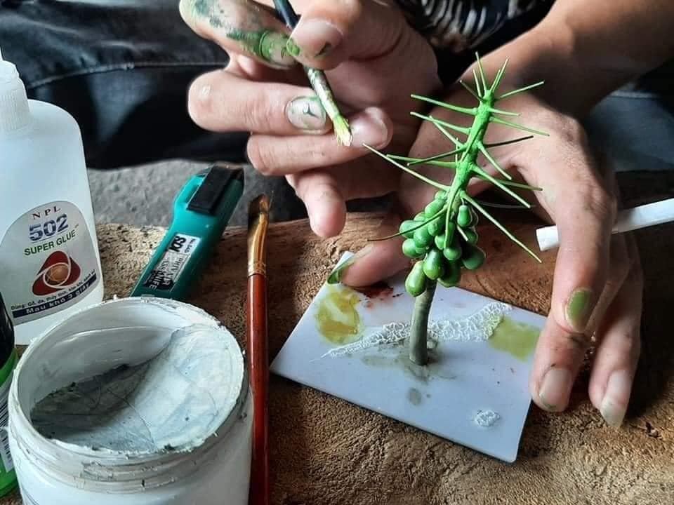 Biệt tài dựng cây cảnh mini của chàng phụ hồ quê Quảng Ngãi Biệt tài dựng cây cảnh mini của chàng phụ hồ quê Quảng Ngãi