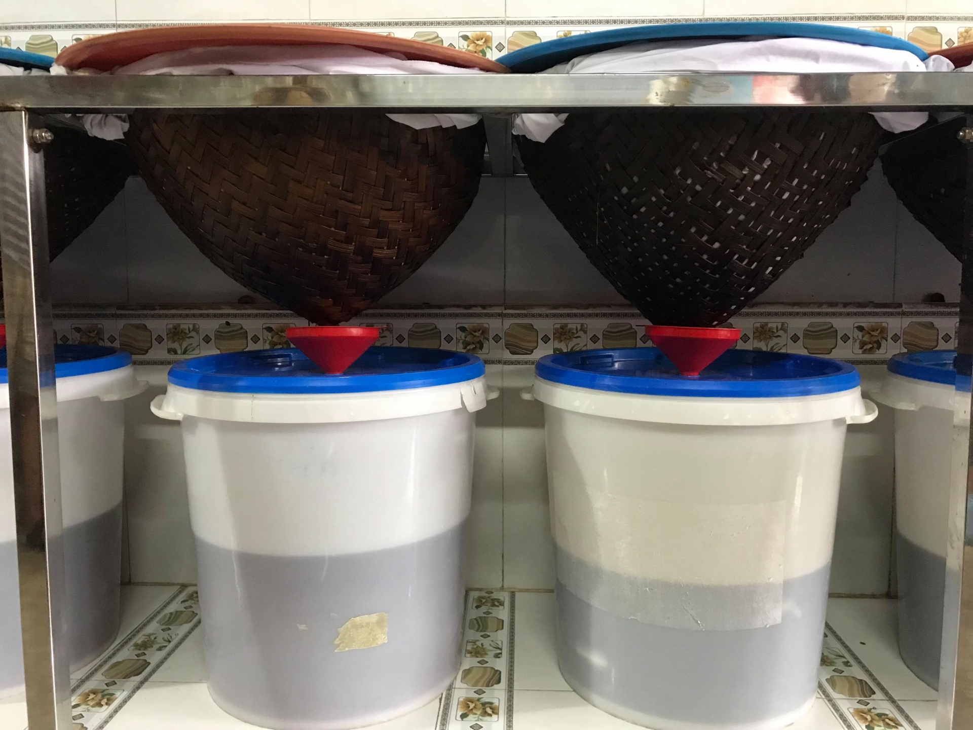 Nước mắm Nam Ô và nỗi lo Di sản nuoc mam nam o va noi lo di san