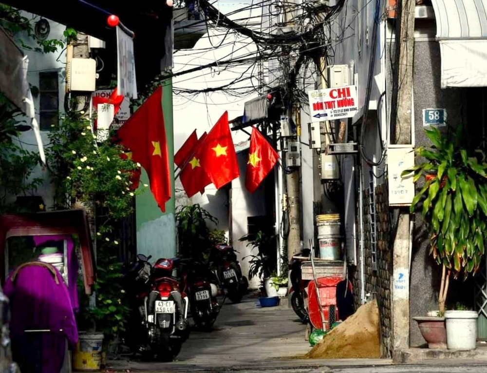 Đà Nẵng vắng lặng nhưng vẫn rợp cờ hoa ngày lễ Độc Lập Đà Nẵng vắng lặng nhưng vẫn rợp cờ hoa ngày lễ Độc Lập