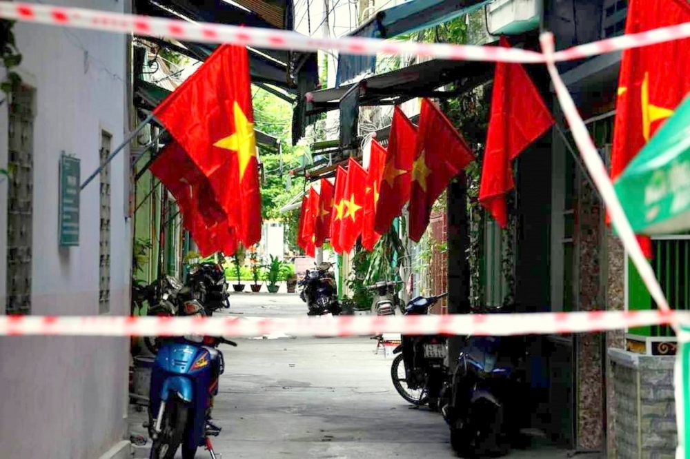 Đà Nẵng vắng lặng nhưng vẫn rợp cờ hoa ngày lễ Độc Lập Đà Nẵng vắng lặng nhưng vẫn rợp cờ hoa ngày lễ Độc Lập