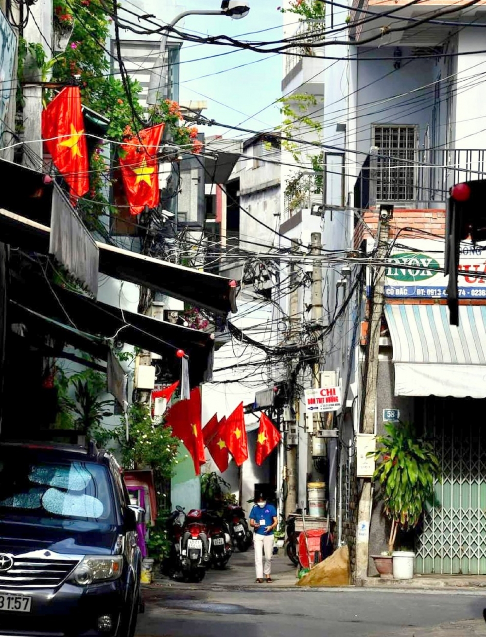 Đà Nẵng vắng lặng nhưng vẫn rợp cờ hoa ngày lễ Độc Lập Đà Nẵng vắng lặng nhưng vẫn rợp cờ hoa ngày lễ Độc Lập